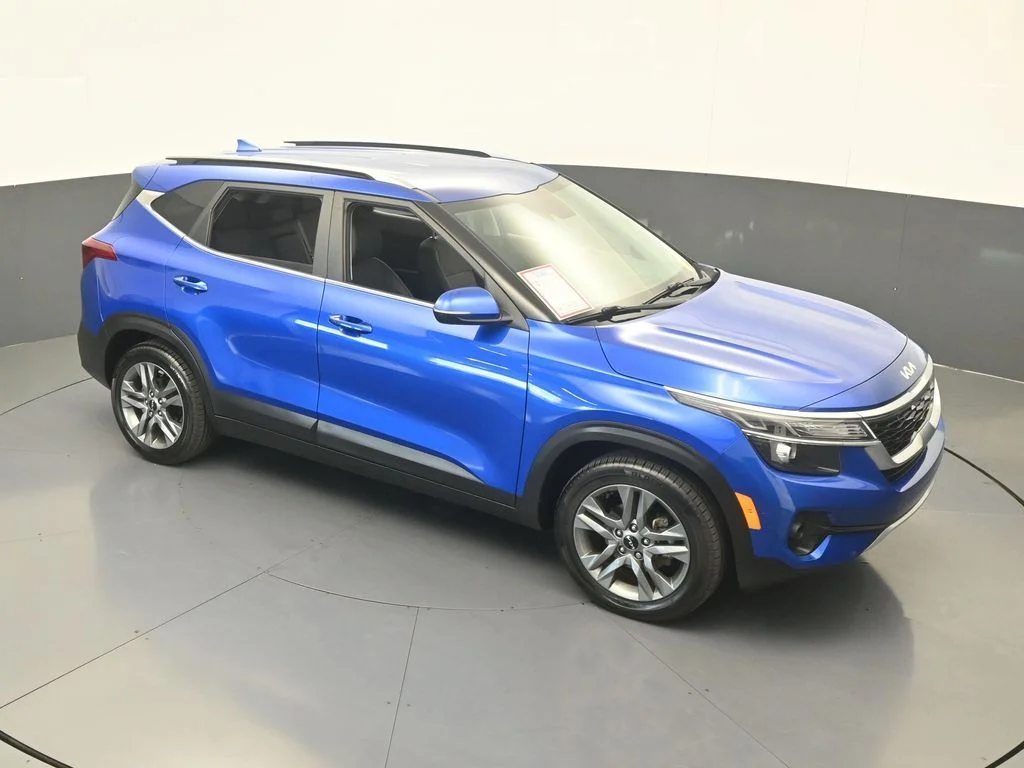 Used 2023 Neptune Blue Kia S image 48