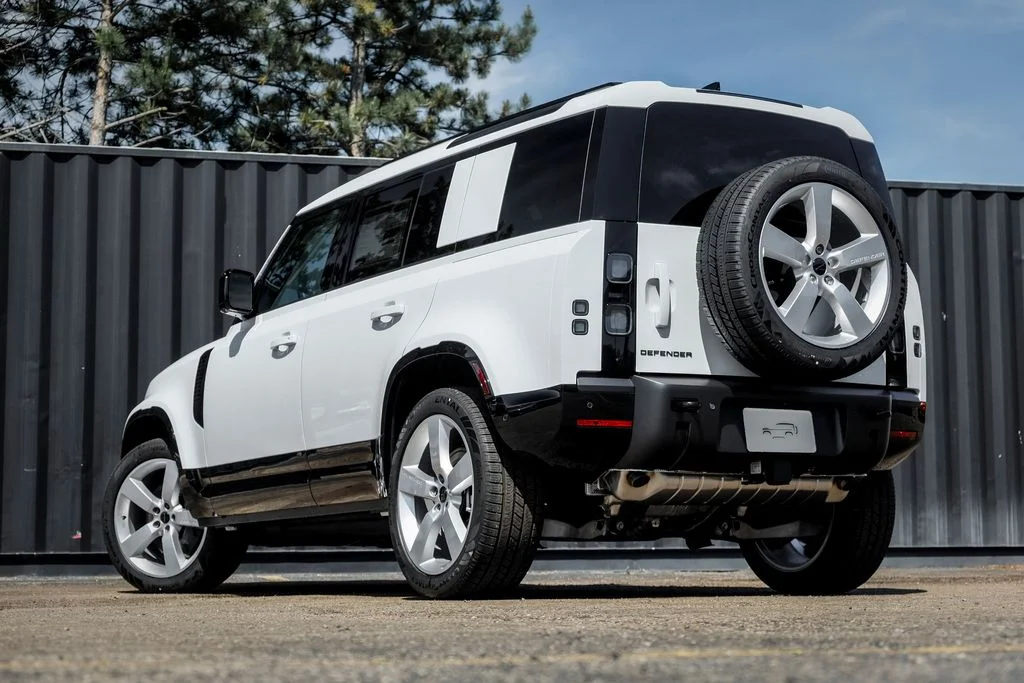 New 2026 Fuji White Land Rover X-Dynamic SE image 2
