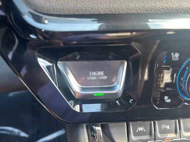 Used 2023  GMC AT4 image 26