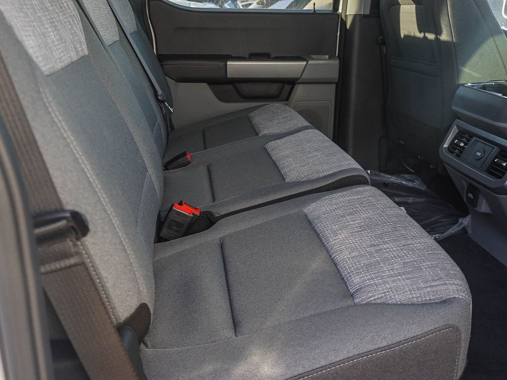 New 2026 Oxford White Ford XLT image 13