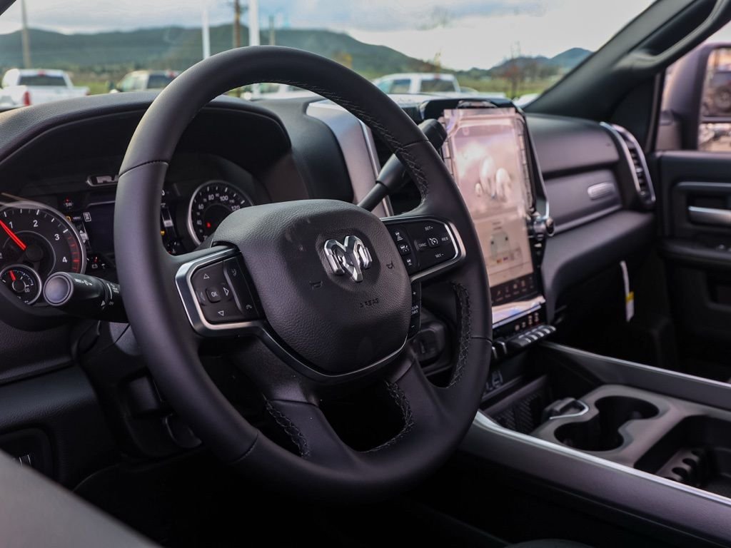 New 2026 Diamond Black Crystal Pearl-Coat Exterior Paint RAM Big Horn Night Edition image 14