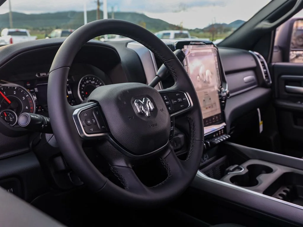 New 2026 Diamond Black Crystal Pearl-Coat Exterior Paint RAM Big Horn Night Edition image 14
