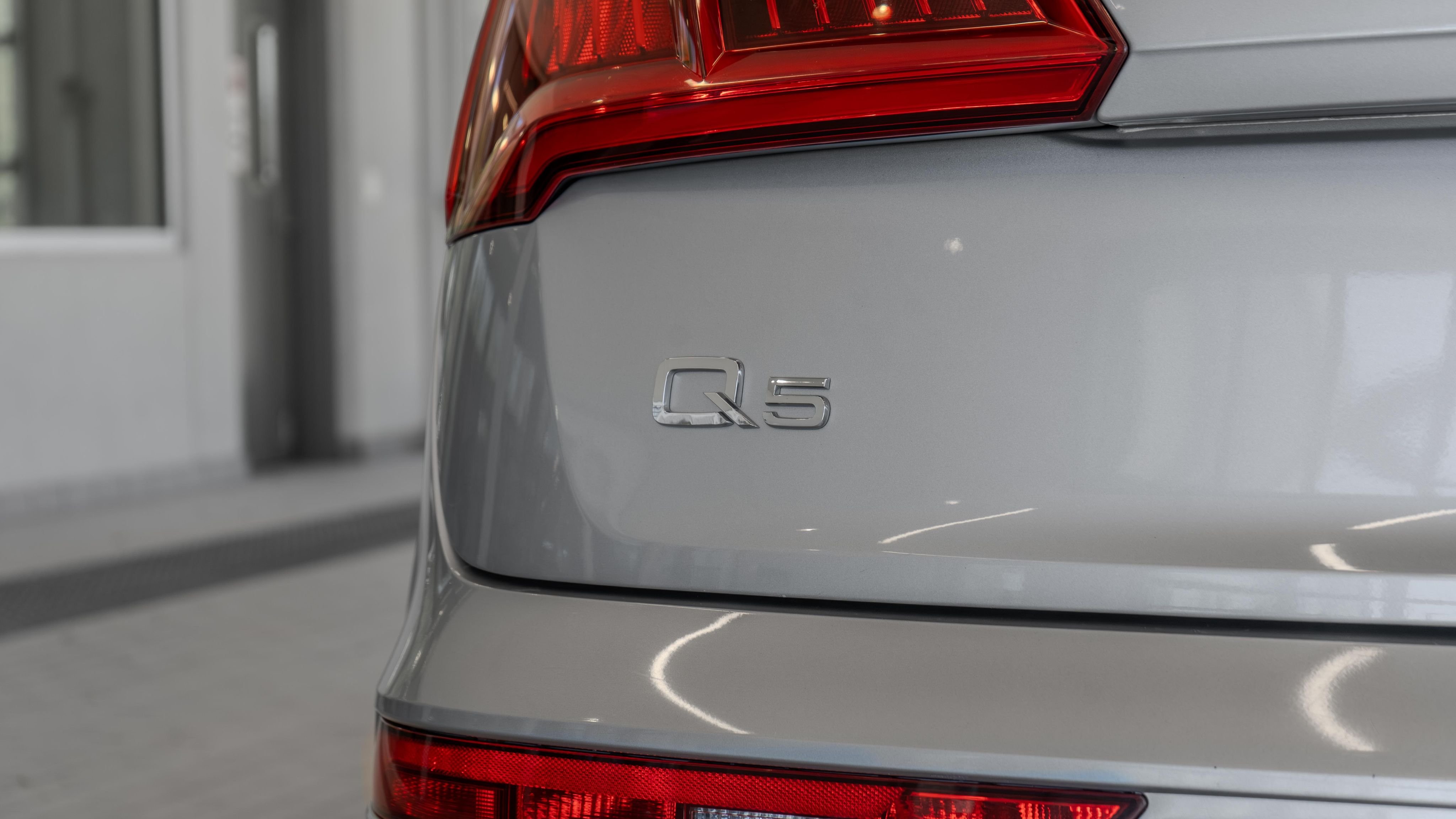 Used 2018 Florett Silver Metallic Audi 2.0T Premium image 22