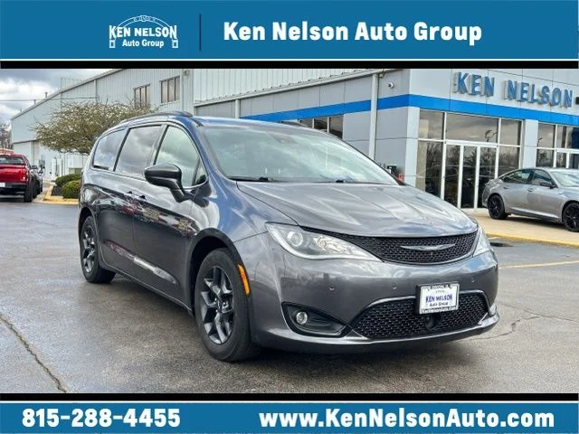 2018 Chrysler Pacifica Touring L's photo