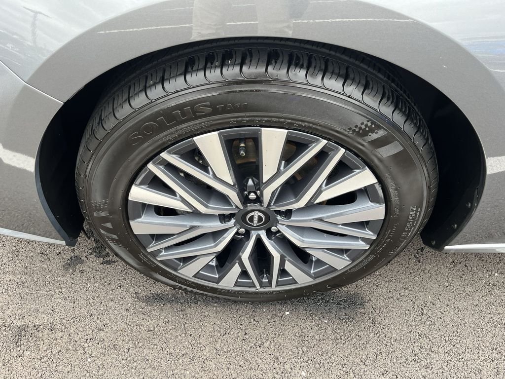 Used 2025 Gun Metallic Nissan 2.5 SV image 10