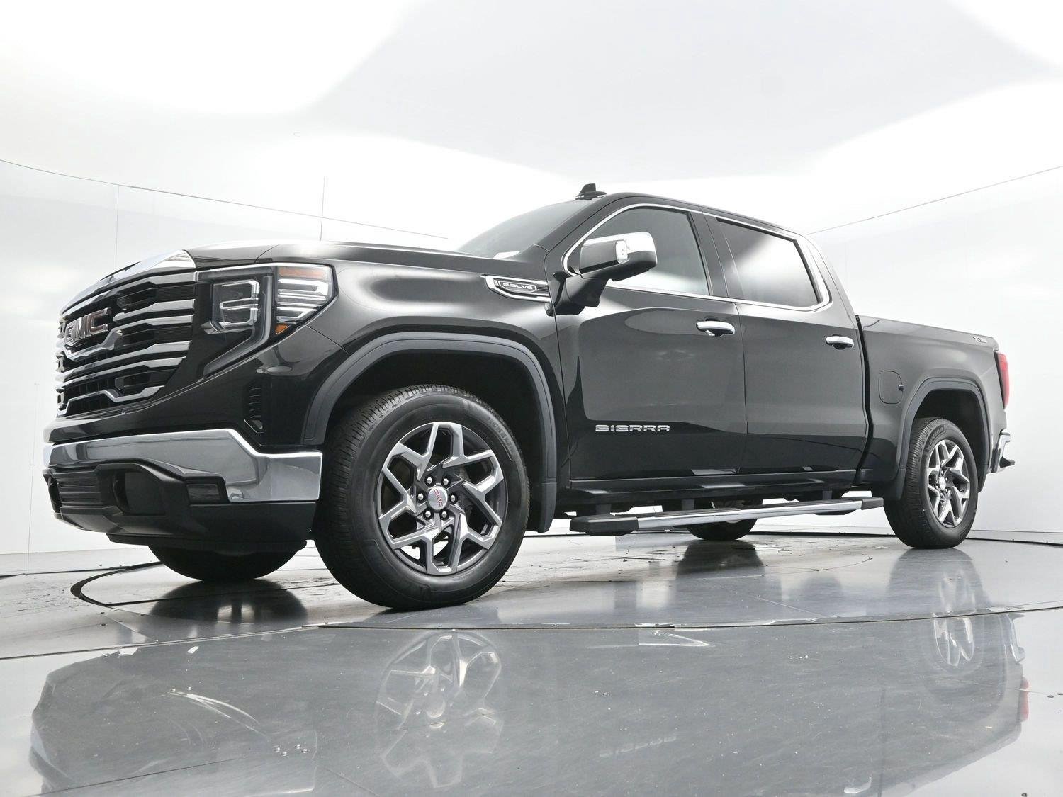Used 2023 ONYX BLACK GMC SLT image 49