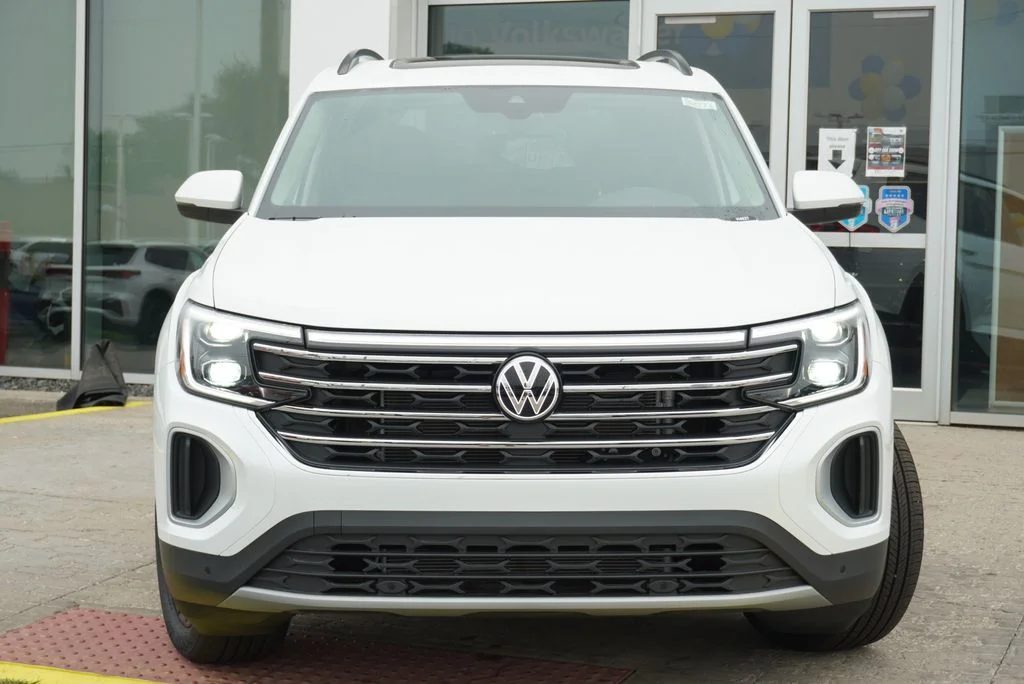 New 2026 White/off-white Volkswagen 2.0T SE w/Technology image 5