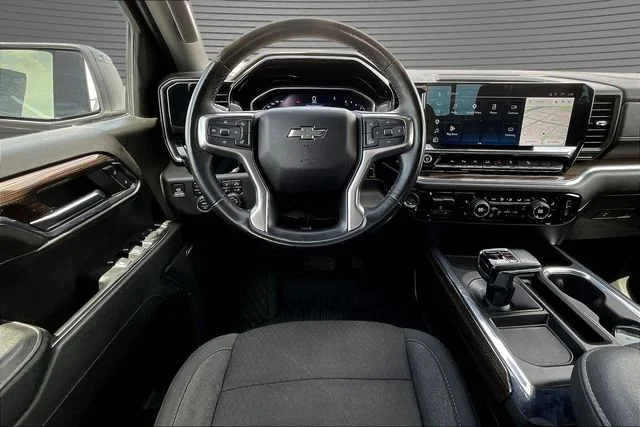 Used 2024 White Chevrolet RST image 9