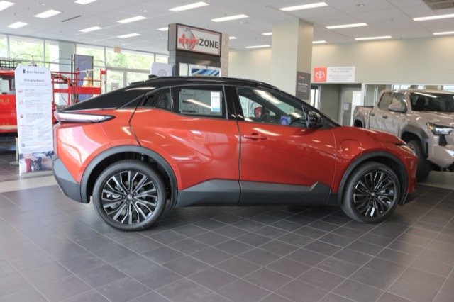 2026 Toyota C-HR XSE - Photo 3