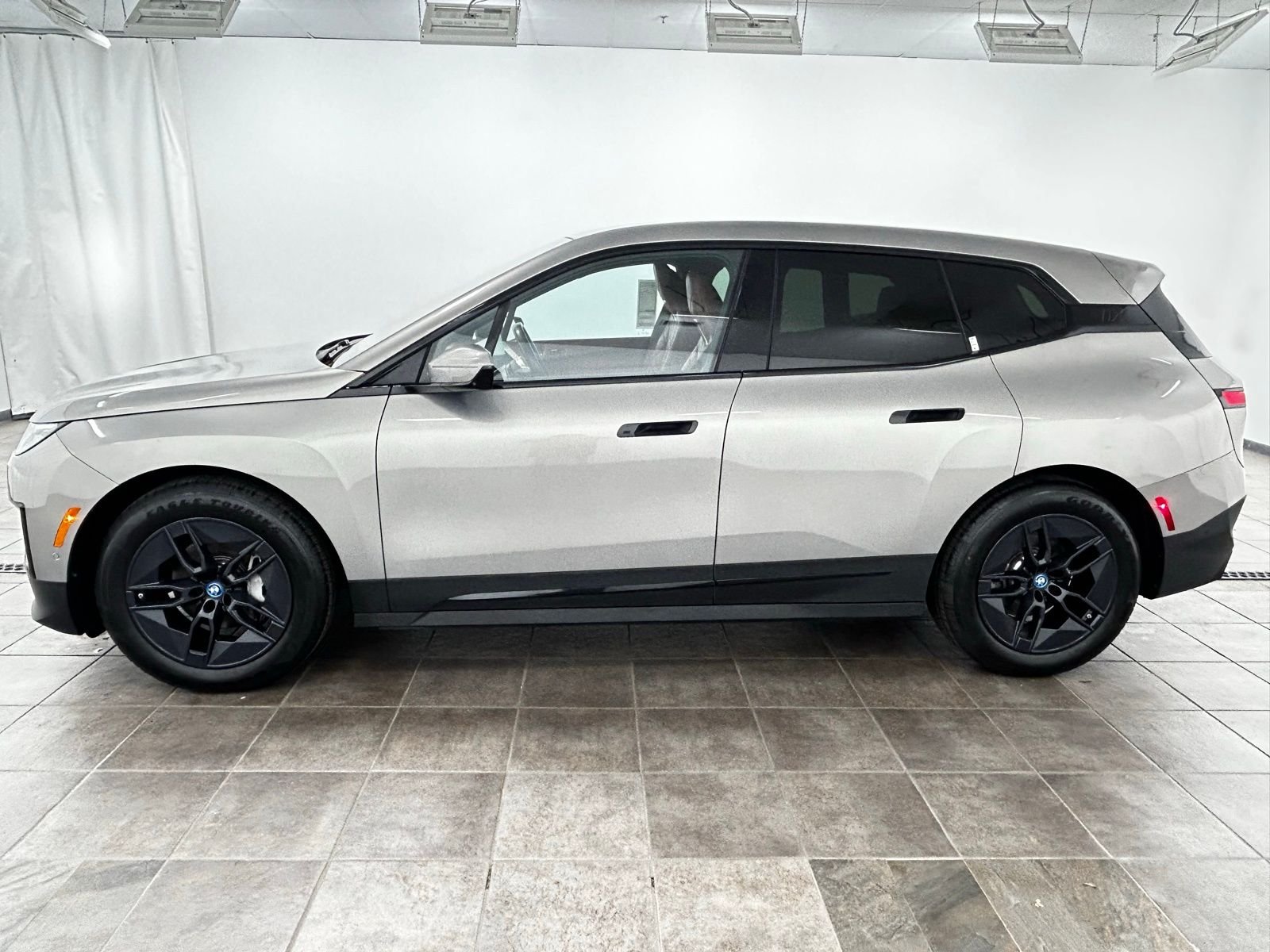 Used 2023 BMW iX Base with VIN WB523CF02PCM82032 for sale in Elmhurst, IL