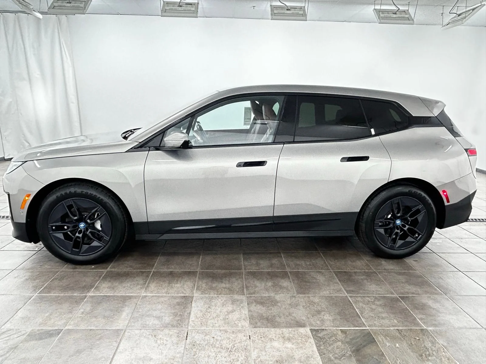 Used 2023 BMW iX Base with VIN WB523CF02PCM82032 for sale in Elmhurst, IL