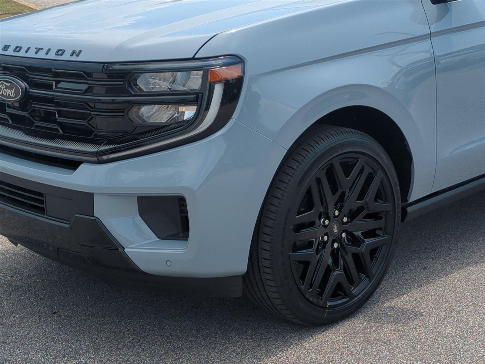 New 2026 Glacier Gray Metallic Tri-Coat Ford MAX Platinum® image 9