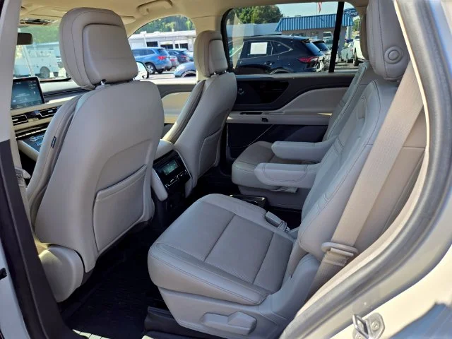 Used 2020 White Lincoln Reserve image 11