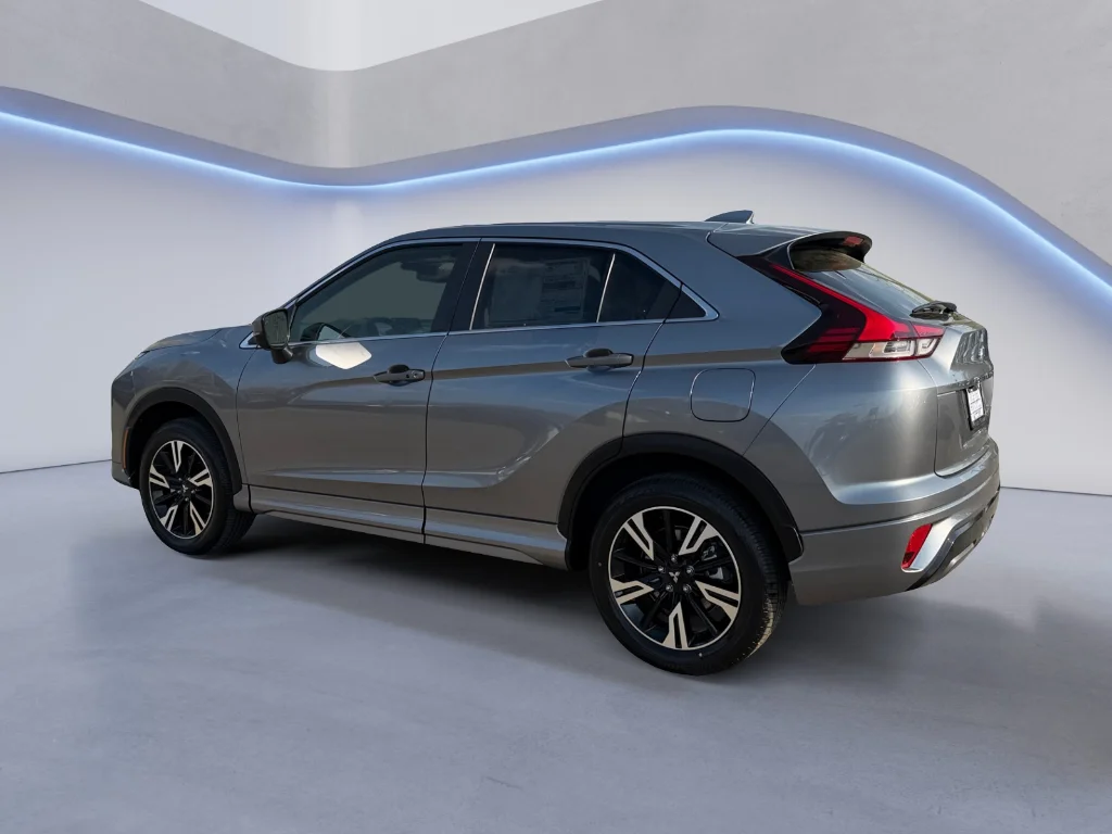 New 2026 Mercury Gray Metallic Mitsubishi SEL image 5