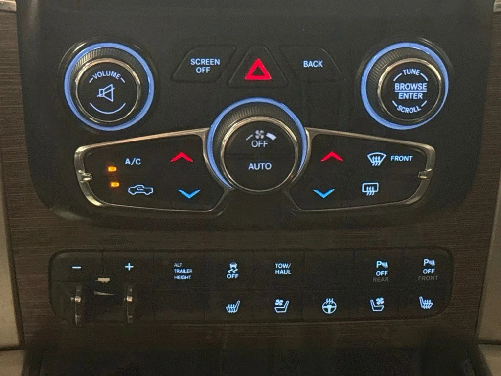 Used 2017 Brilliant Black Crystal Pearlcoat Ram Laramie image 15