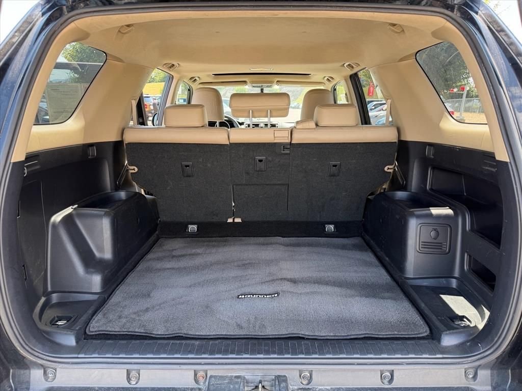 Used 2010  Toyota SR5 image 15