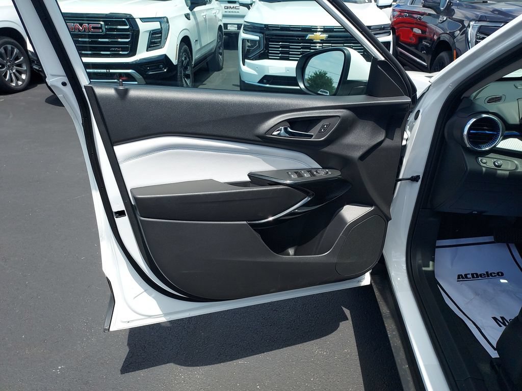 2026 Chevrolet Trax LT - Photo 10