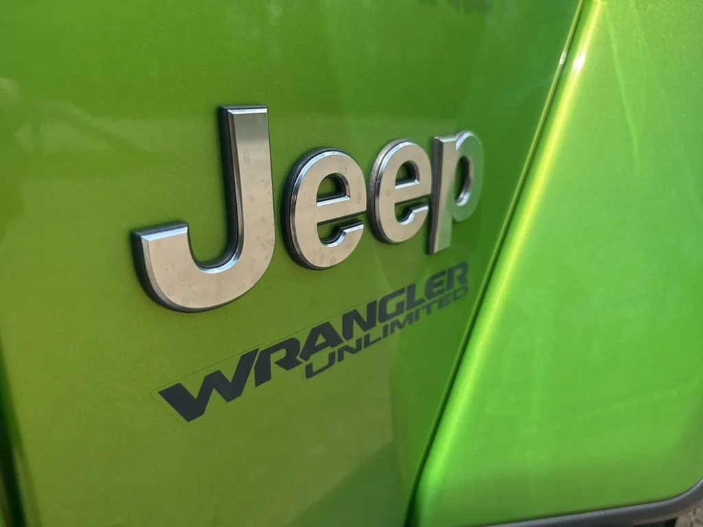 Used 2020 Green Jeep Unlimited Sahara image 9