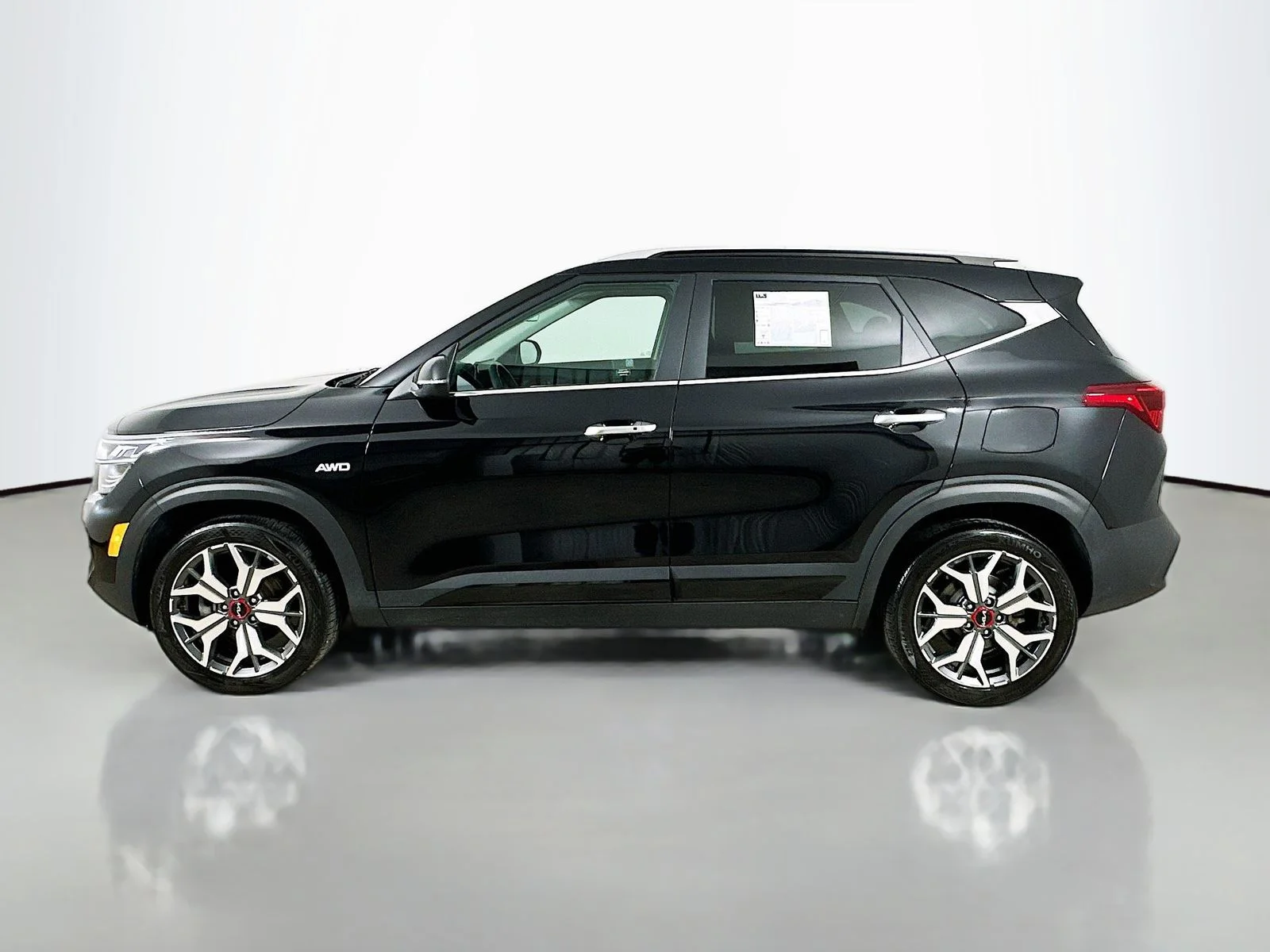 Used 2023 Black Kia  image 8