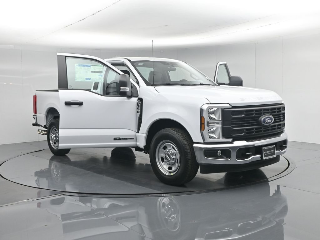 New 2026 Oxford White Ford XL image 27