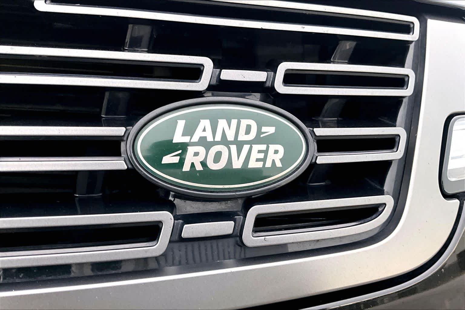 Used 2024 Santorini Black Metallic Land Rover SE image 31