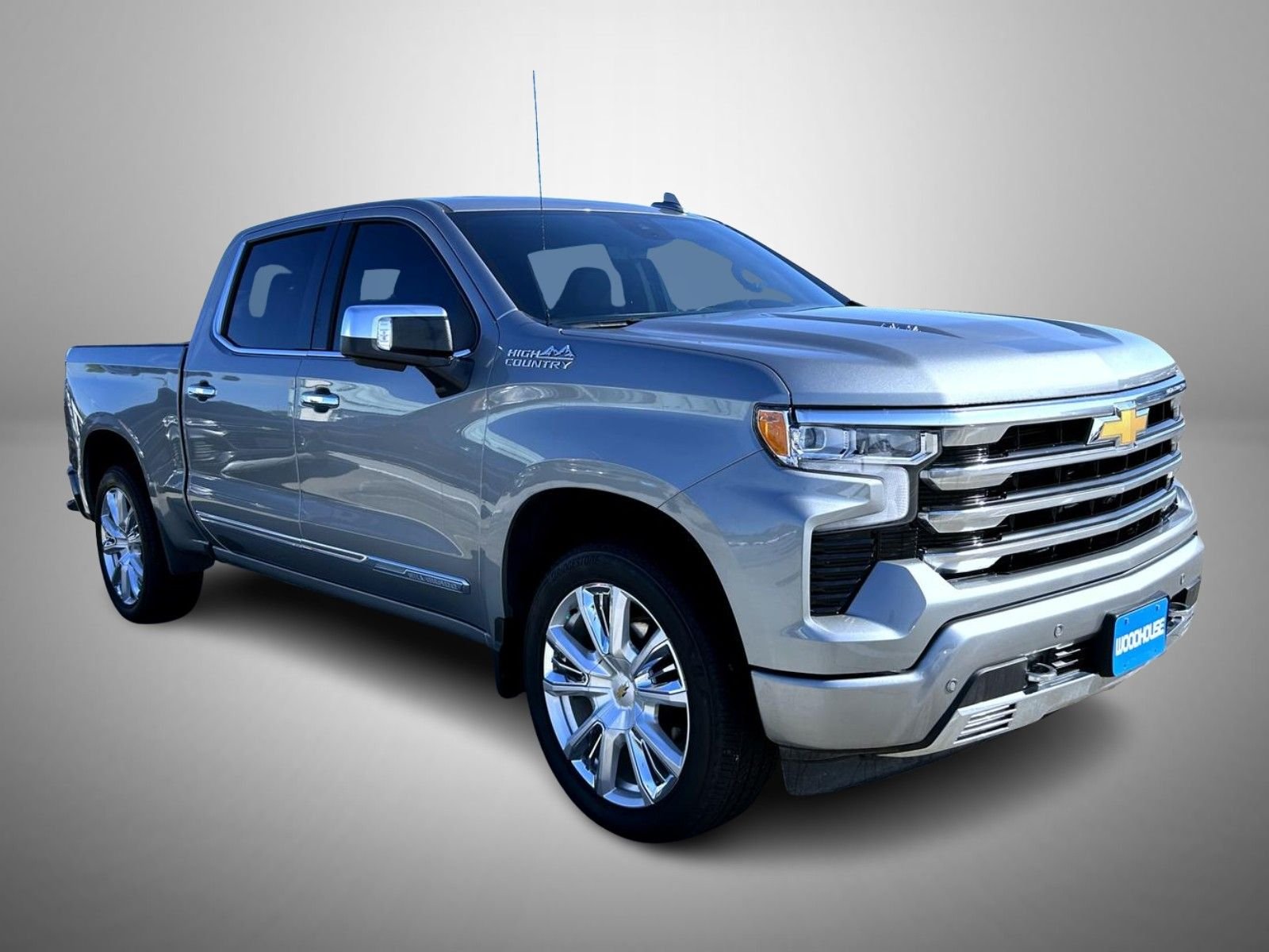 Used 2025 Gray Chevrolet High Country image 3