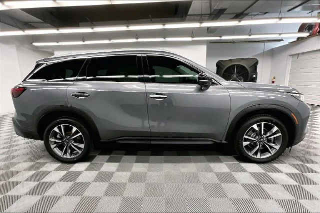 Used 2022 Graphite Shadow INFINITI LUXE image 15