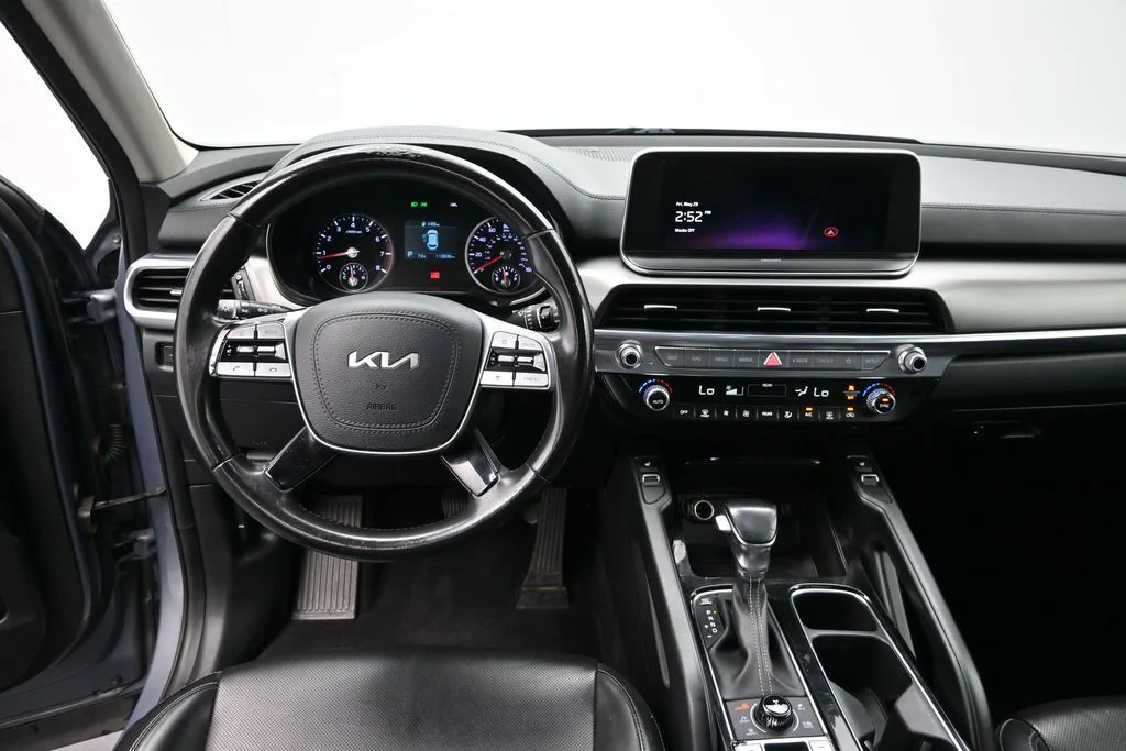 Used 2022 Everlasting Silver Kia S image 16