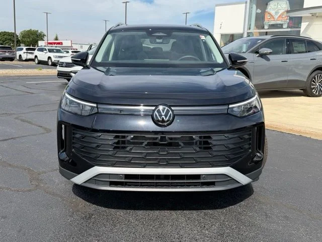 New 2026 Deep Black Pearl Volkswagen 2.0T SE image 2