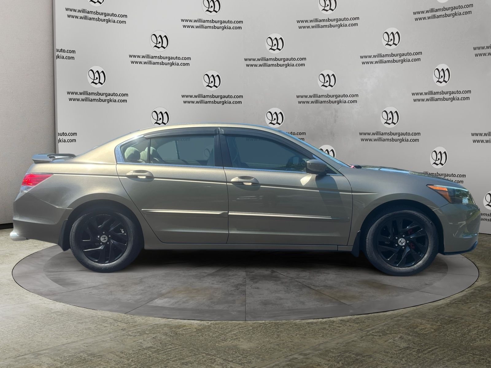 Used 2009 Gold Honda LX image 6
