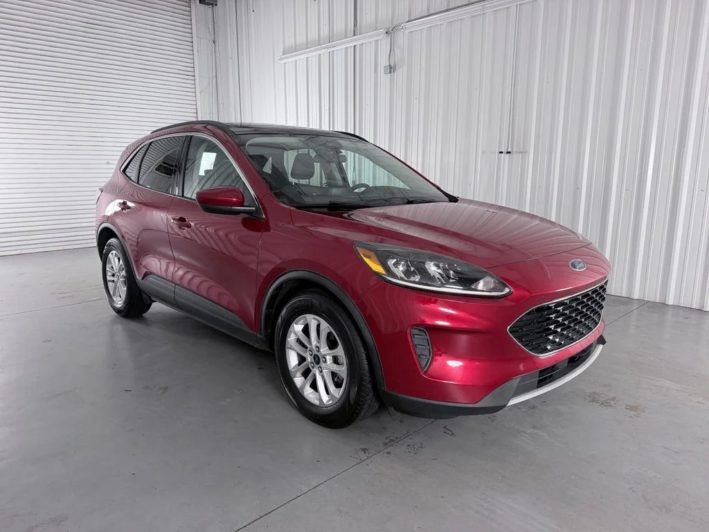 Used 2020 Red Ford SE image 3