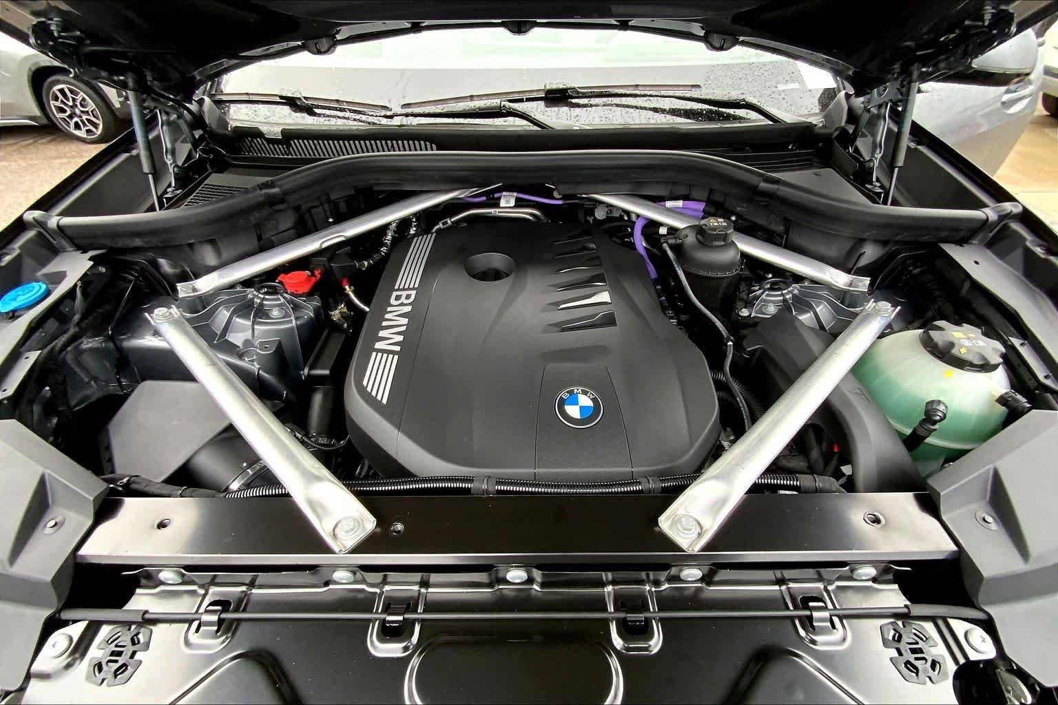Used 2026 Skyscraper Grey Metallic BMW xDrive40i image 16