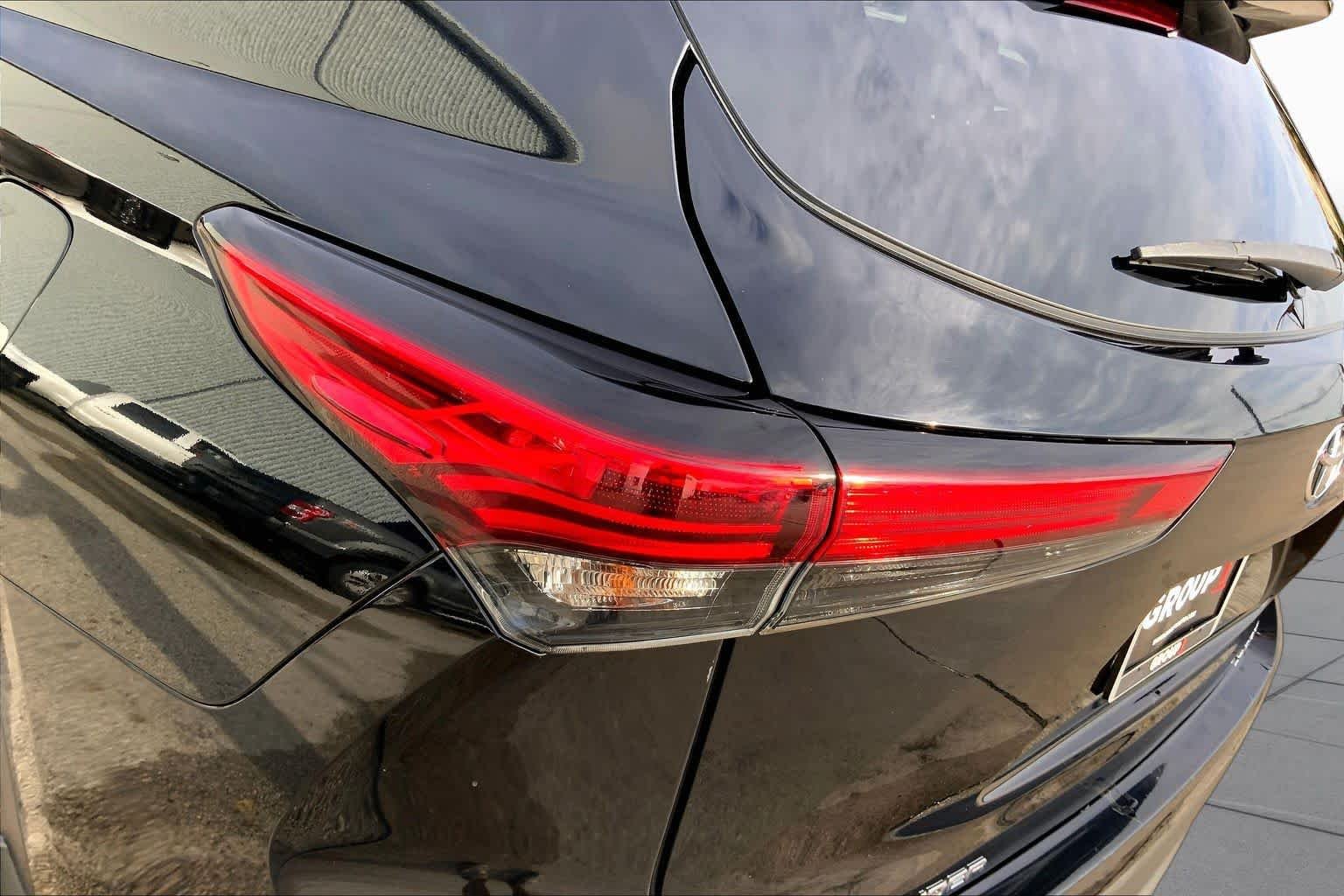 Used 2022 Midnight Black Metallic Toyota XLE image 26