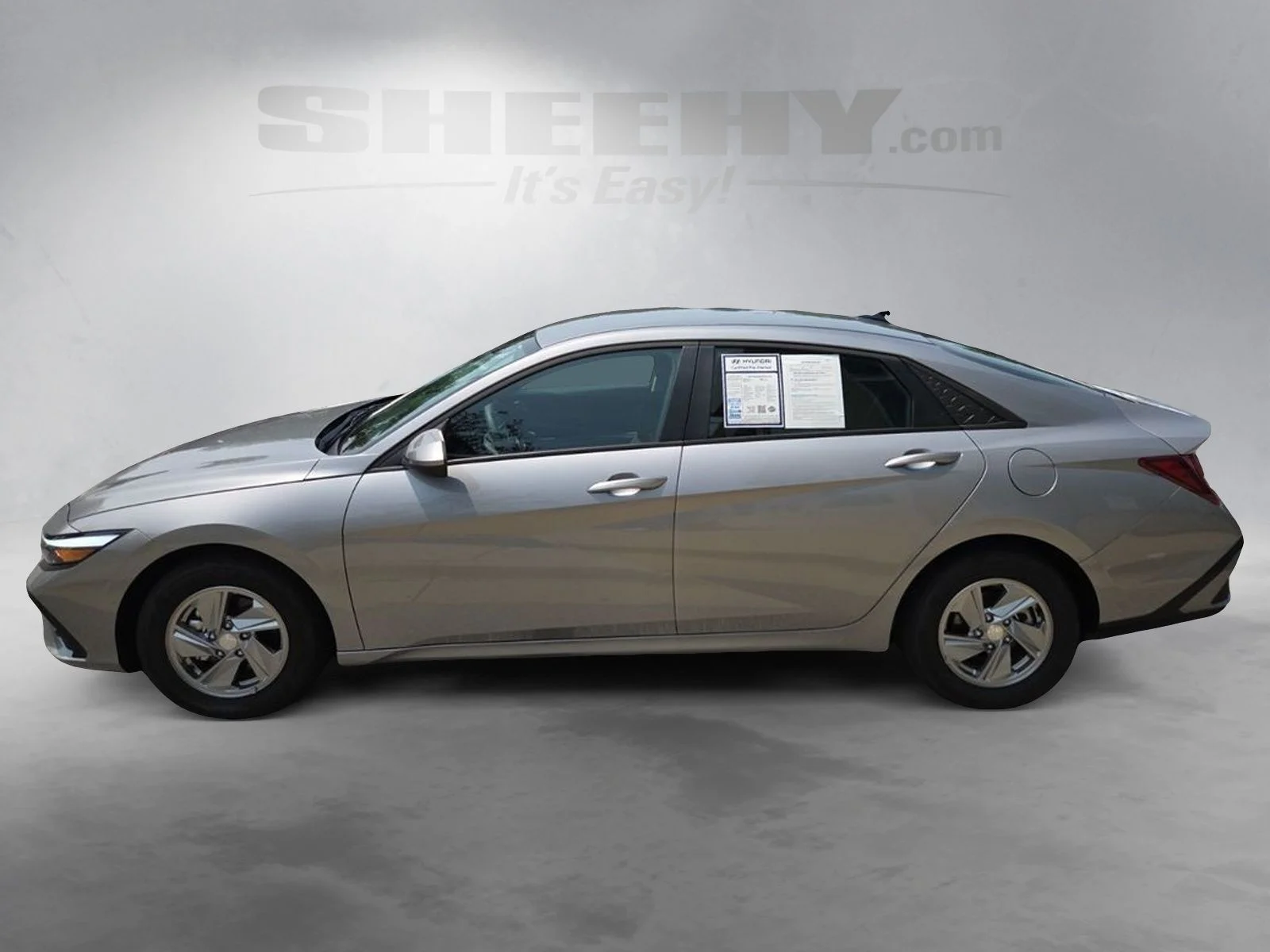 Used 2025  Hyundai SE image 12