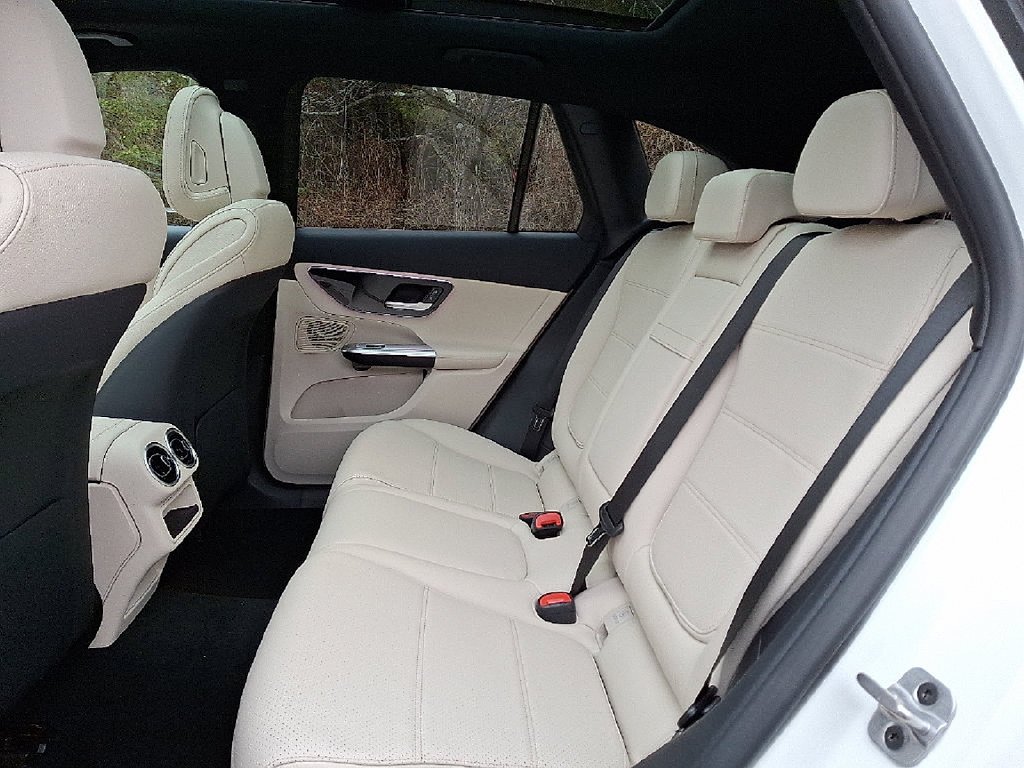 Used 2026 Polar White Mercedes-Benz GLC 300 image 5