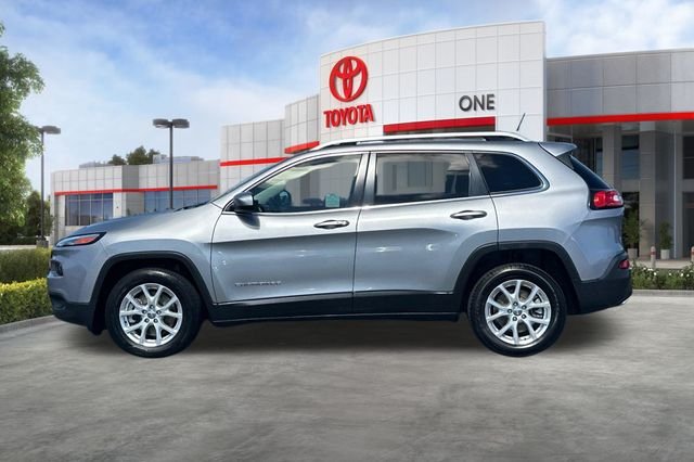 Used 2016 Silver Jeep Latitude image 8