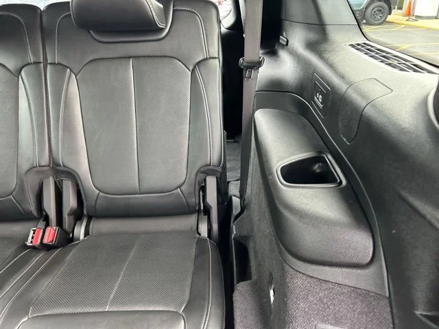 Used 2022 Gray Metallic Jeep Overland image 23