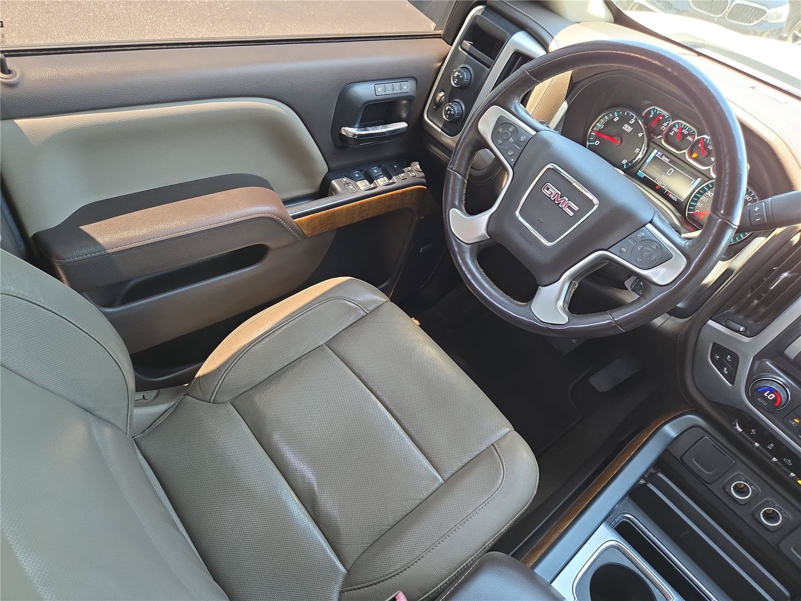 Used 2018 White GMC SLT image 14