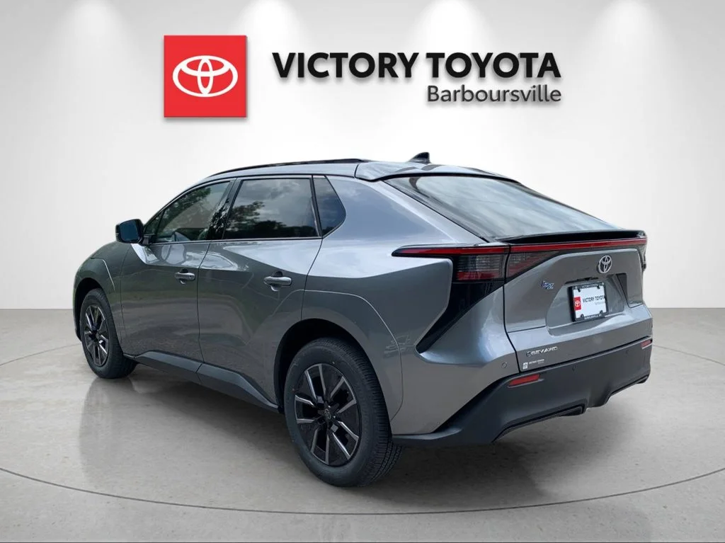 Used 2026  Toyota XLE image 3