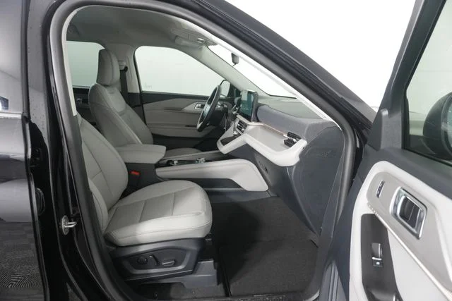 New 2026 Agate Black Metallic Ford Active image 30
