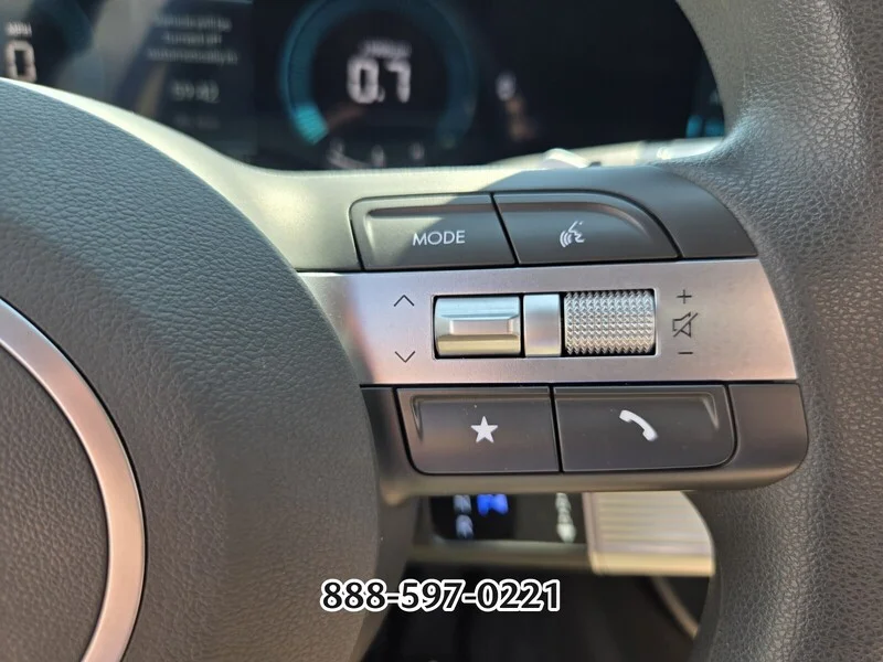 Used 2025 Silver HYUNDAI SEL image 27