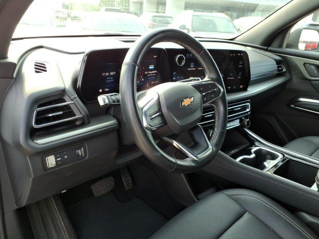 Used 2025 Summit White Chevrolet LT image 16