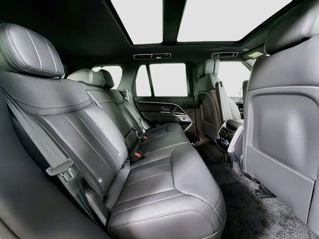 New 2026 Santorini Black Land Rover SE image 29