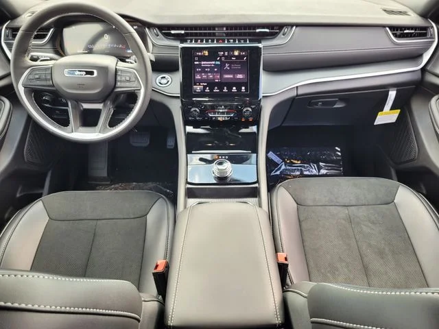 New 2025 Velvet Red Pearl-Coat Exterior Paint Jeep Altitude image 18
