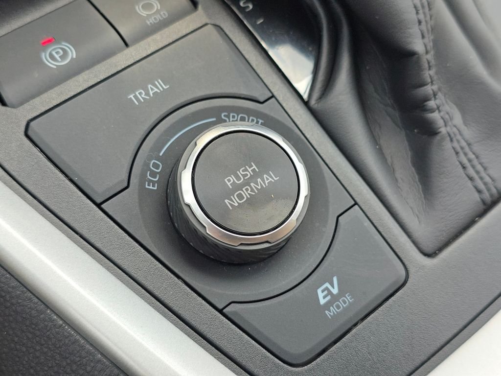 Used 2025 White Toyota XLE image 36