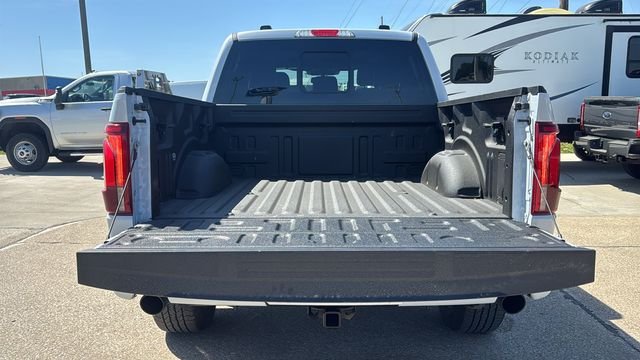Used 2025 White Ford Lariat image 11