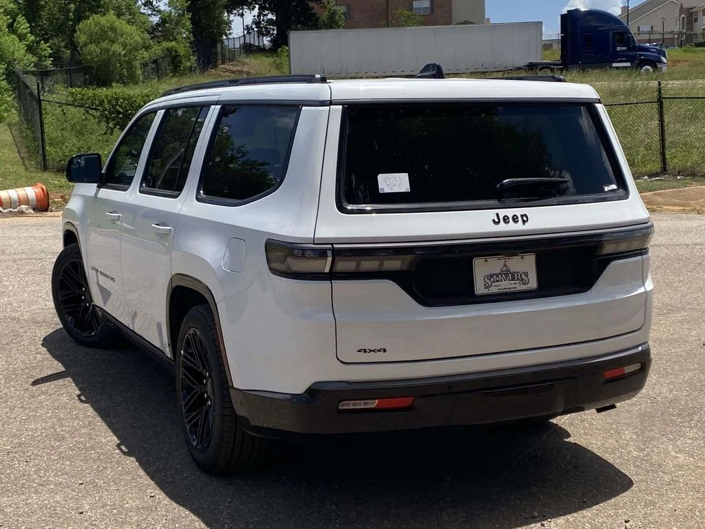 New 2026 Bright White Clear-Coat Exterior Paint Jeep Limited Reserve image 4