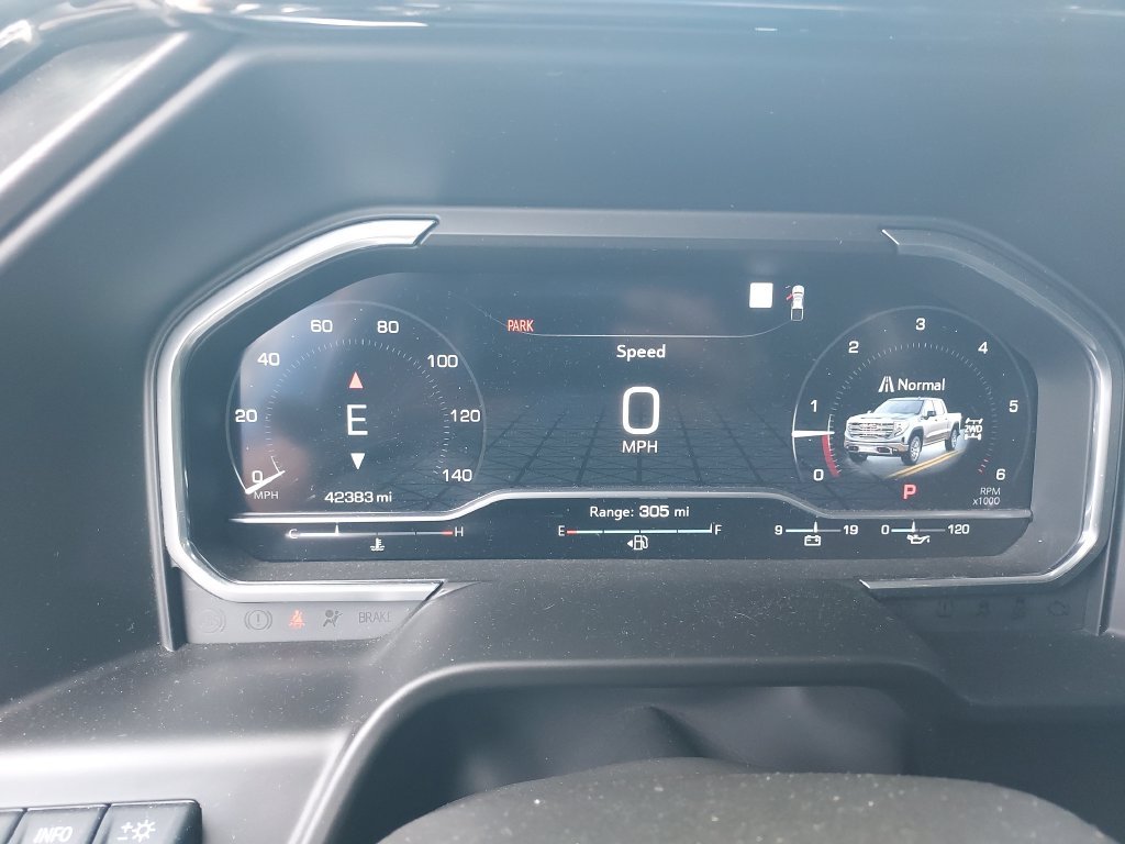 Used 2022 White GMC AT4 image 18