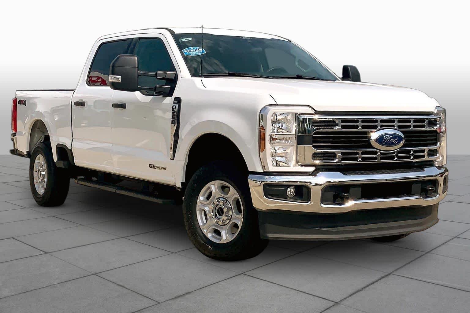 Used 2026 Oxford White Ford XLT image 3