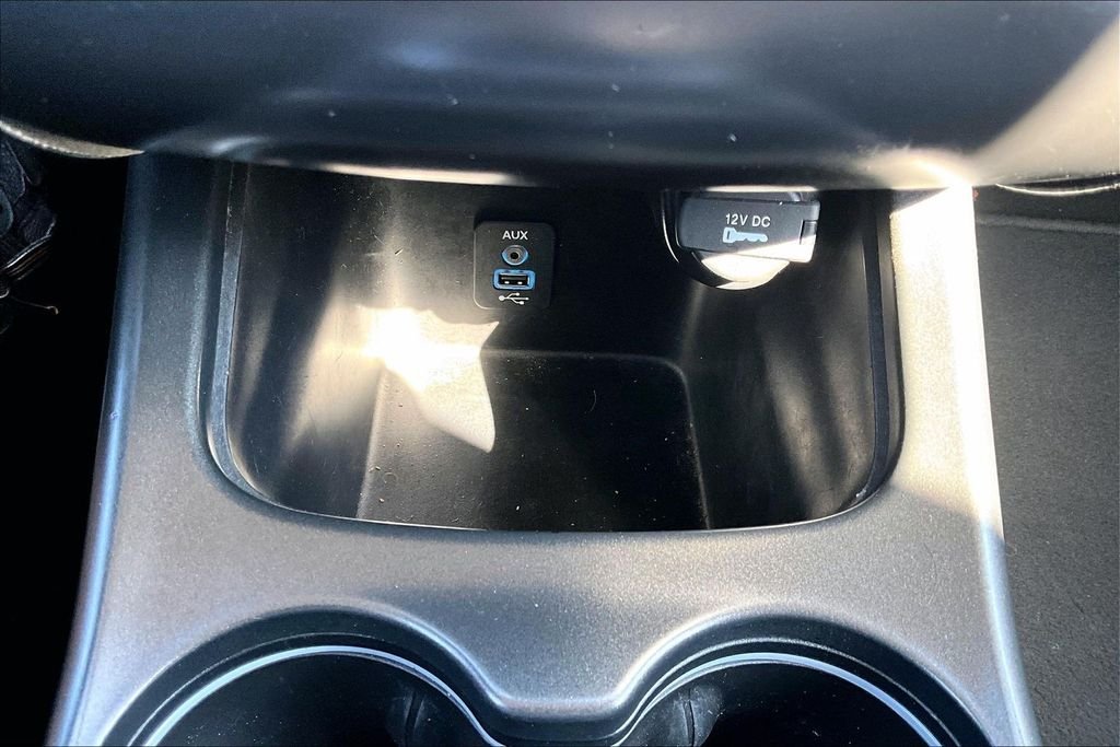Used 2020 Red Dodge SE image 33